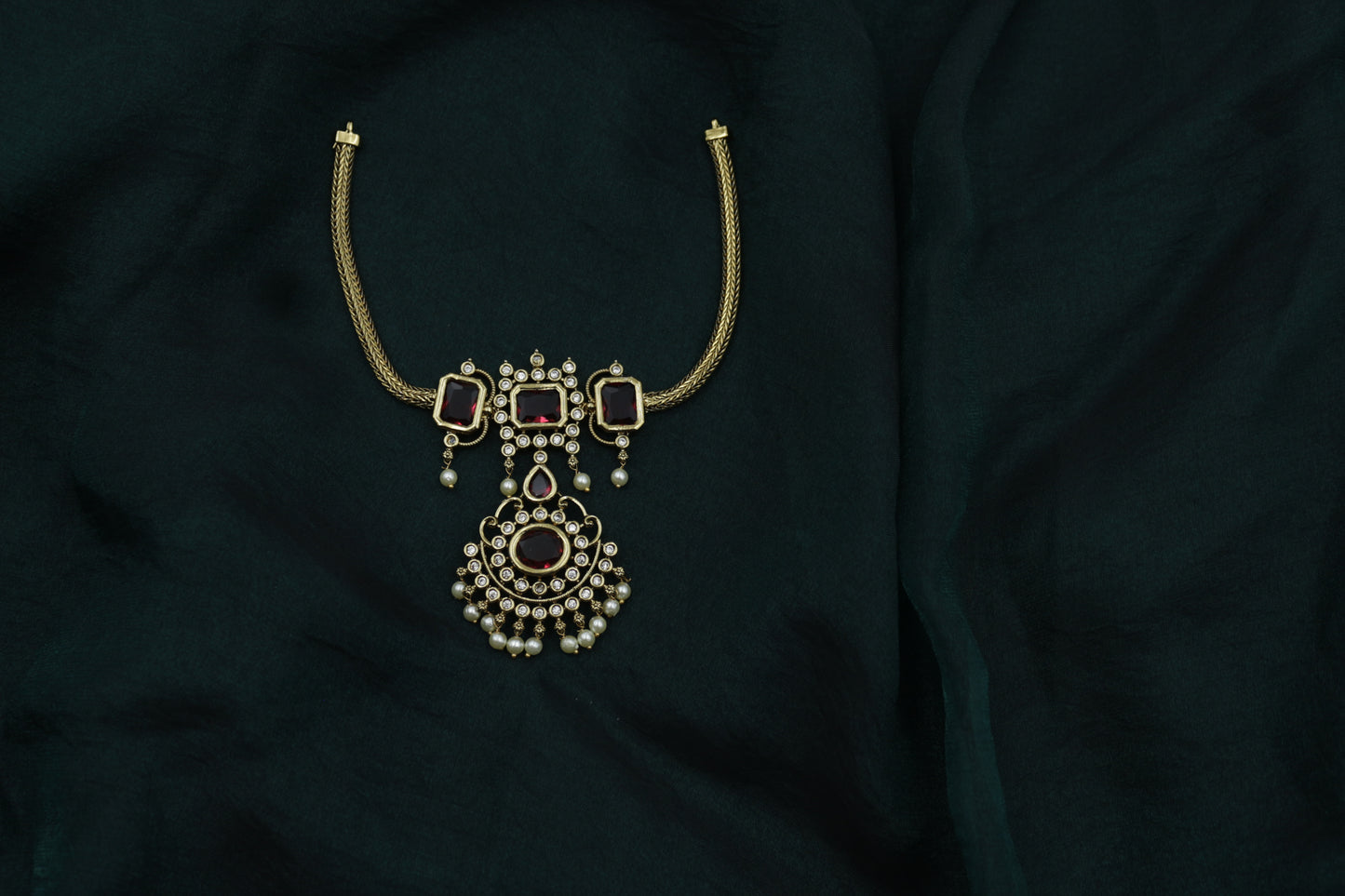 NBC 026 Neckpiece with Earrings
